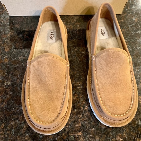 UGG Men’s Slippers Size 8